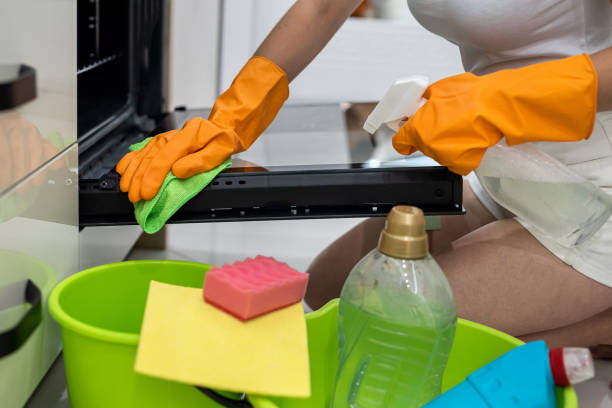 When to Choose Deep Cleaning Over Regular House Cleaning Services